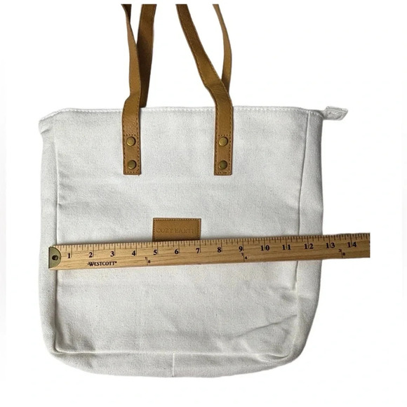 Cozy Earth White Zippered too Top Tote Bag  Casual Minimalist - Picture 3 of 7